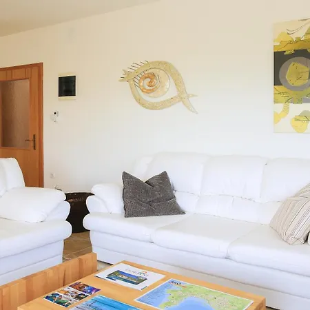With Two Bedrooms And Pool Apartmán *