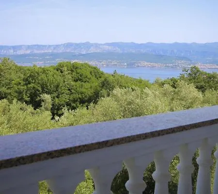 With Two Bedrooms And Pool Apartmán *